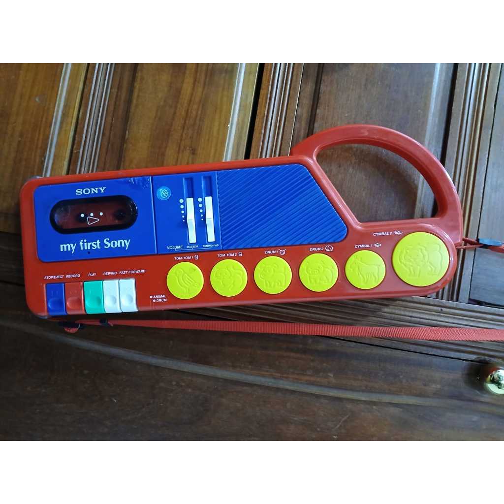 BRINQUEDO ANTIGO VINTAGE MEU PRIMEIRO SONY FITA CASSETE TRANSVERSAL RARIDADE PARA COLECIONADOR