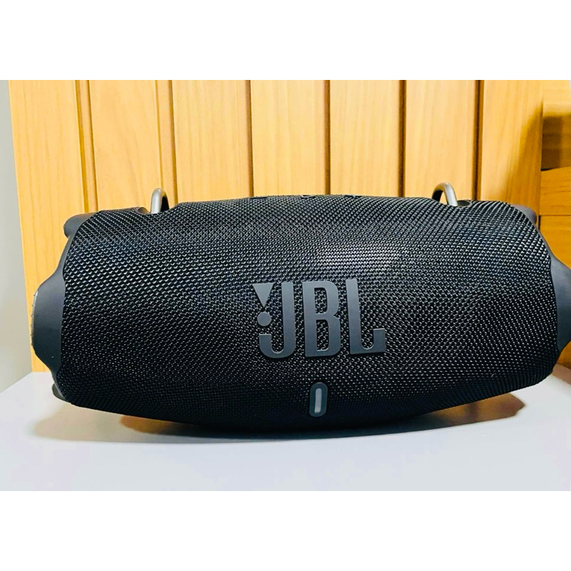 Caixa de som Extreme 4 bluetooth  a prova d’água com até 12 horas de bateria.