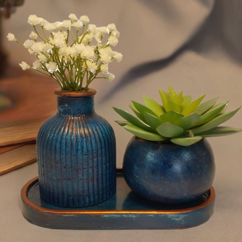 Kit Decorativo em três peças com Vasos e Bandeja em Gesso e Cimento Branco – Delicadeza e ...