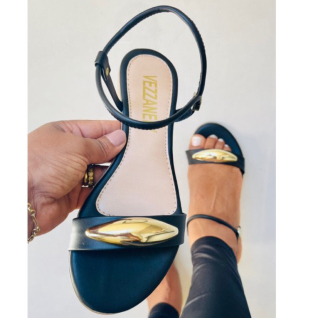 Sandalia rasteirinha feminina de tira com detalhe dourado elegante e confortavel Ref;122.025