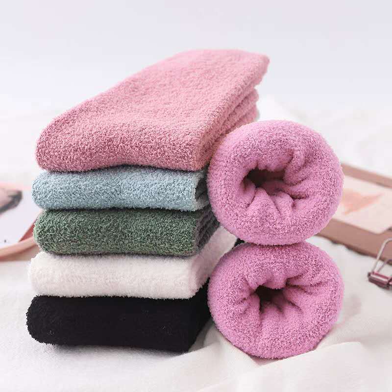 KITS COM 3-6 E 12 PARES DE MEIAS ATOALHADAS COLORIDAS DOS TAMANHOS 35 AO 46 — imagem 2 de 2