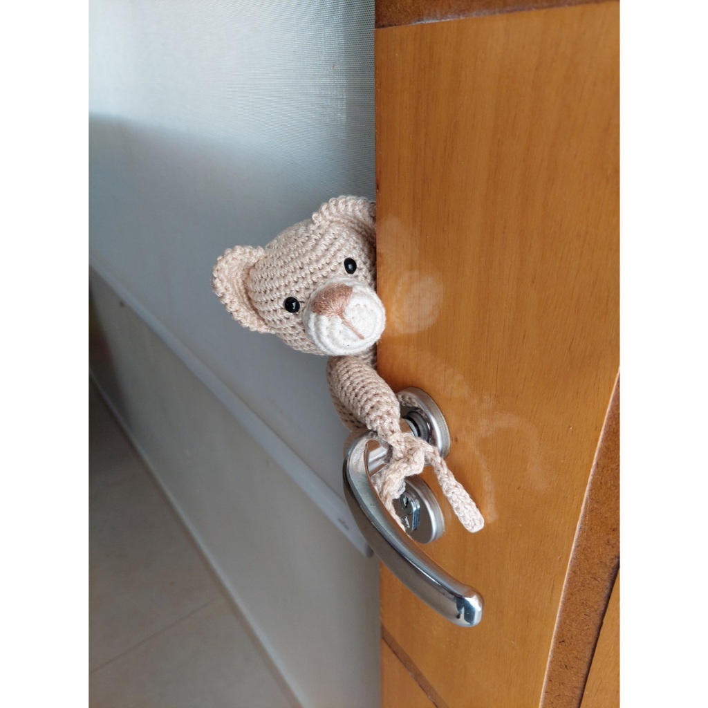 Protetor de porta prendedor de cortina urso amigurumi