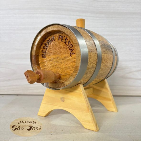 Barril/Tonel/Corote Artesanal N. 01 (1 litro aproximado) de Madeira de Amburana Envernizada