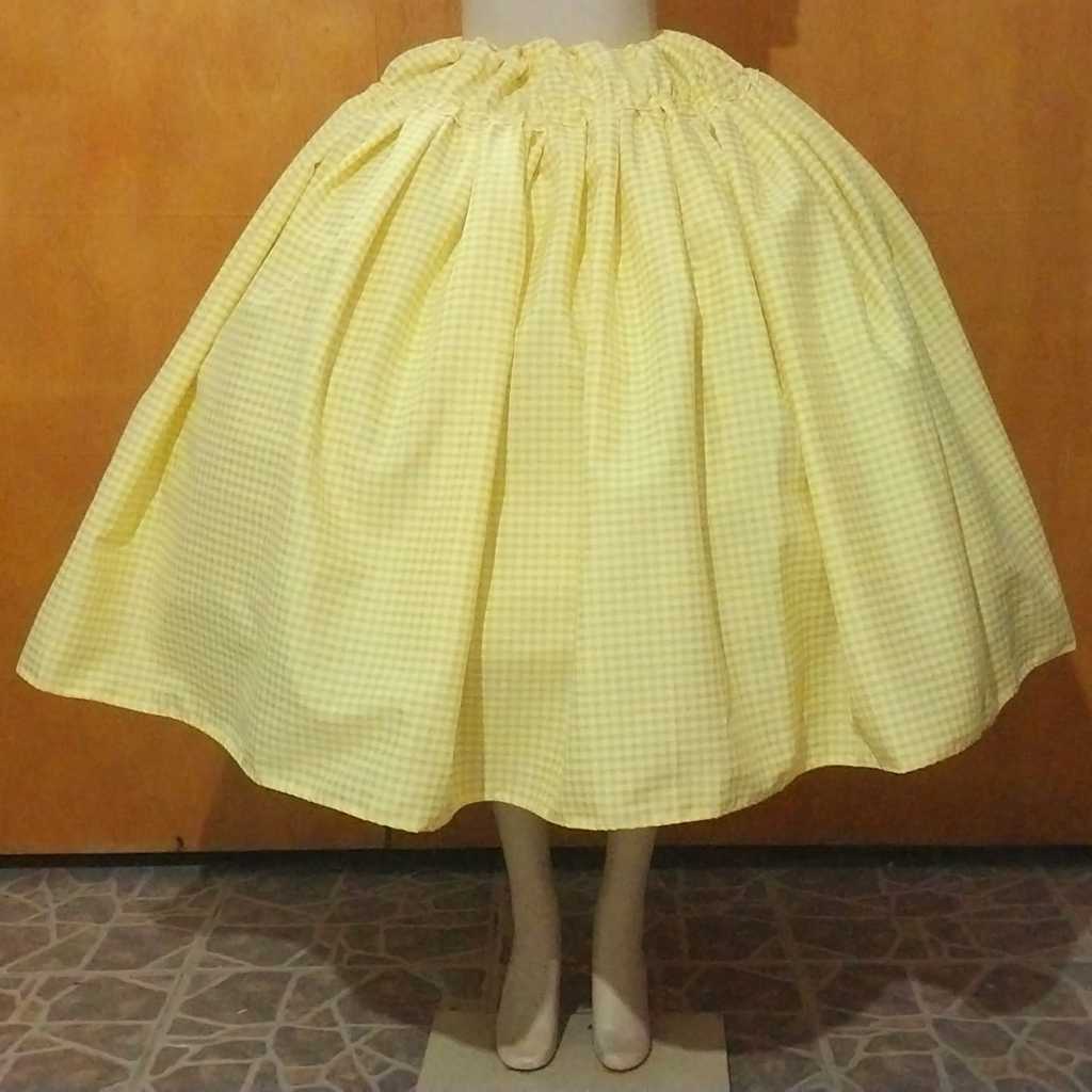 SAIA PRETO VELHO/PRETA VELHA CARIJÓ/XADREZ BRANCO E AMARELO COM BORDADO INGLÊS  - UMBANDA E CANDOMBLÉ
