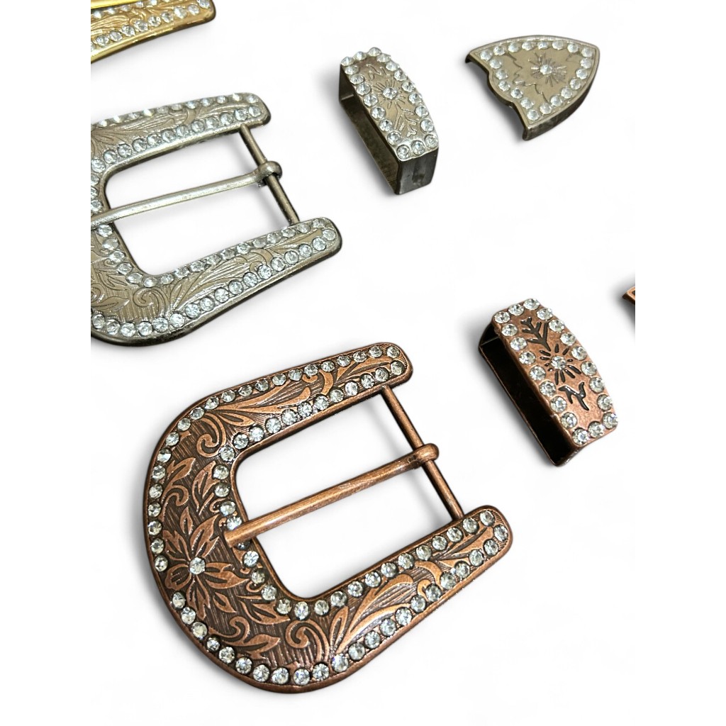 CONJUNTO FIVELA  PASSADOR E POMTEIRA PARA CINTO COUNTRY MULADEIRA FEMININO STRASS BRILHANTE RODEIO BOIADEIRA