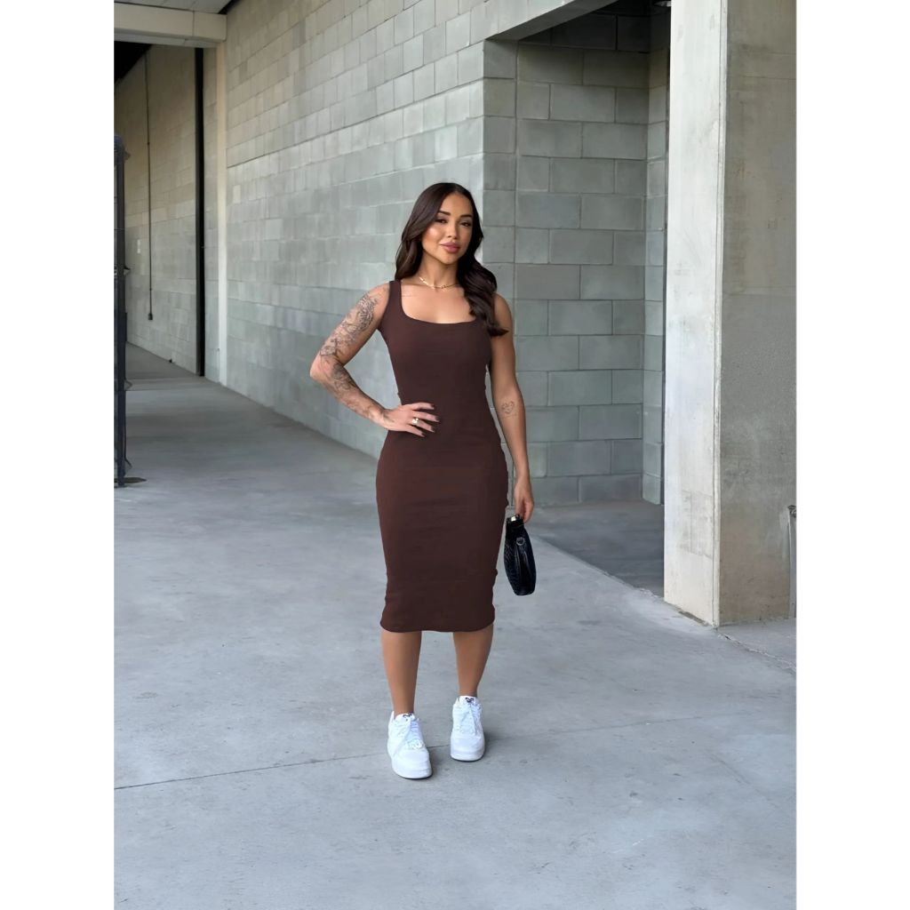 Vestido Midi Canelado Anarruga – Costas Nuas, Alça Regulável e Caimento Perfeito