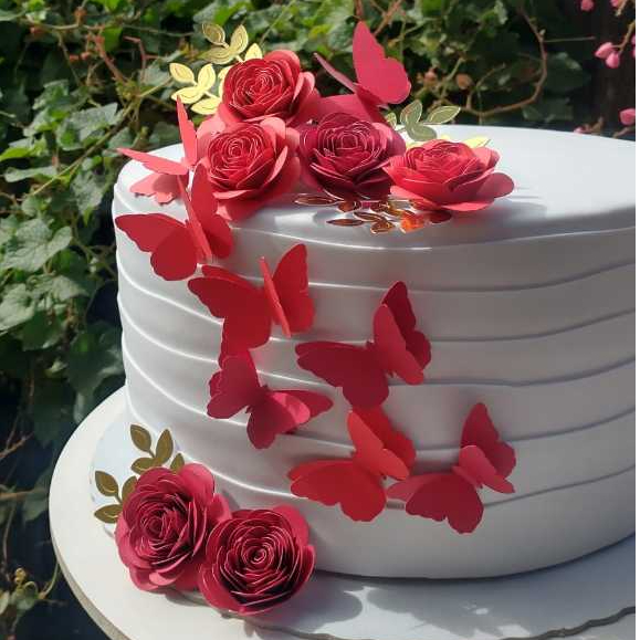 Flor de papel para topo de bolo - flores rosetas para bolo + borboletas duplas em Oferta na Shopee