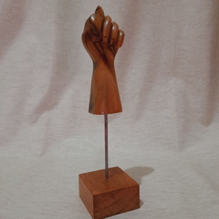 Escultura Figa Amuleto da Sorte Em Madeira em Oferta na Shopee