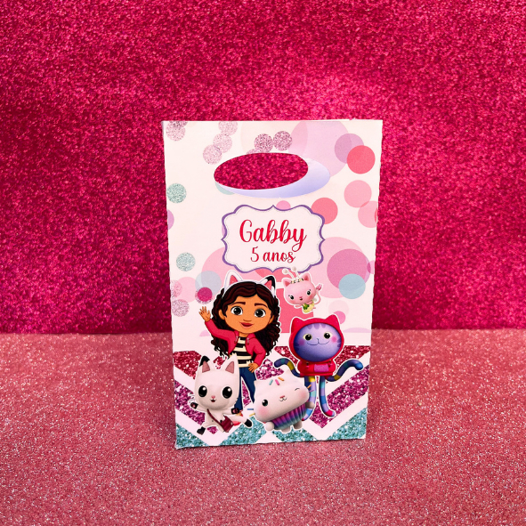 Sacolinha personalizada para lembrançinha de aniversário Casa Mágica da Gabby PEGUE E MONTE