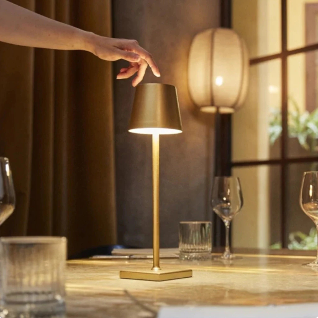 Luminaria de Mesa Abajur Led Recarregável Dourado Branco Preto 6W Candeeiro Dimerizável