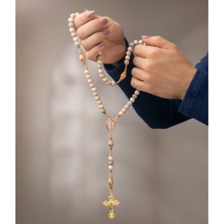 Terço Nossa Senhora de Fátima em Madeira Imbuia 8mm com detalhes rosa em Oferta na Shopee