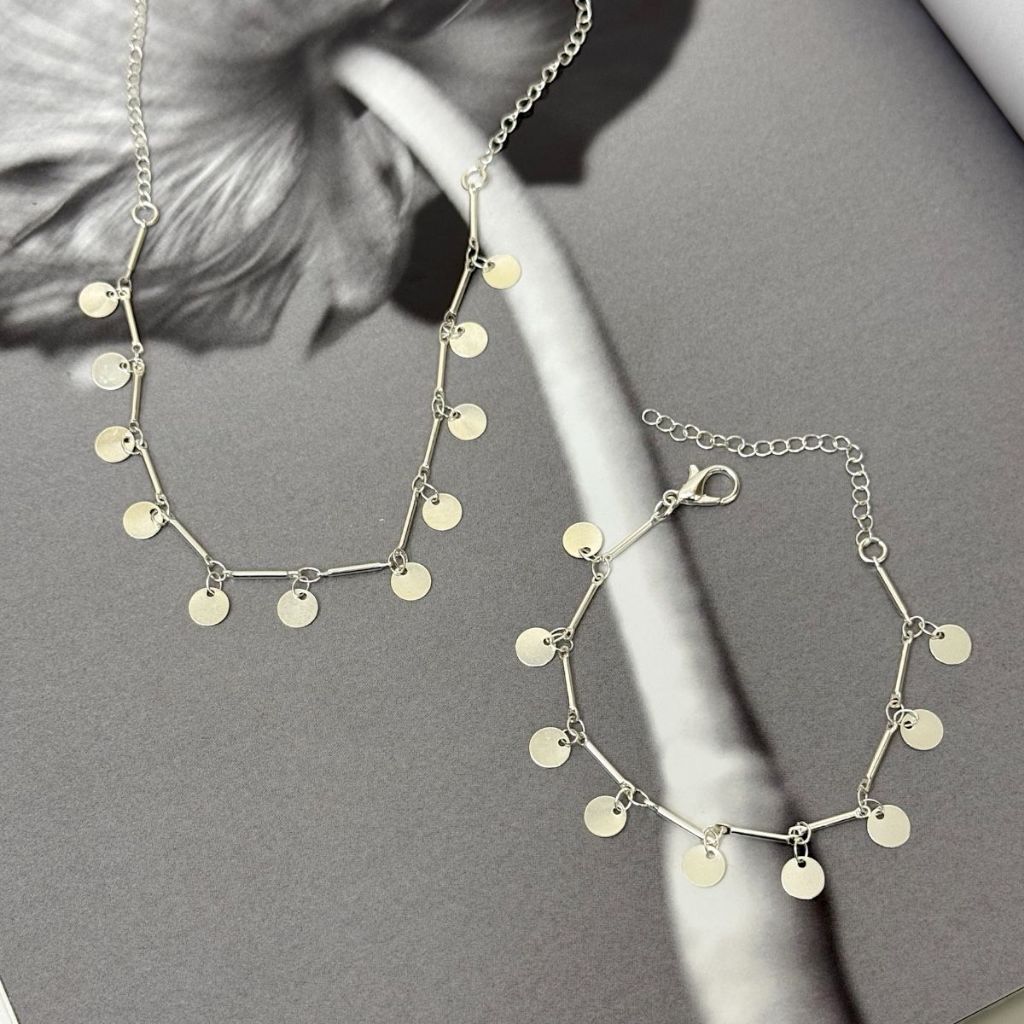 Colar e pulseira Mini Medalhas Bolinha Banhado a Prata em Oferta na Shopee