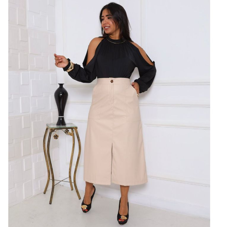 Saia midi feminina social couro fake, cintura alta com fenda, bolsos laterais, moda evangélica