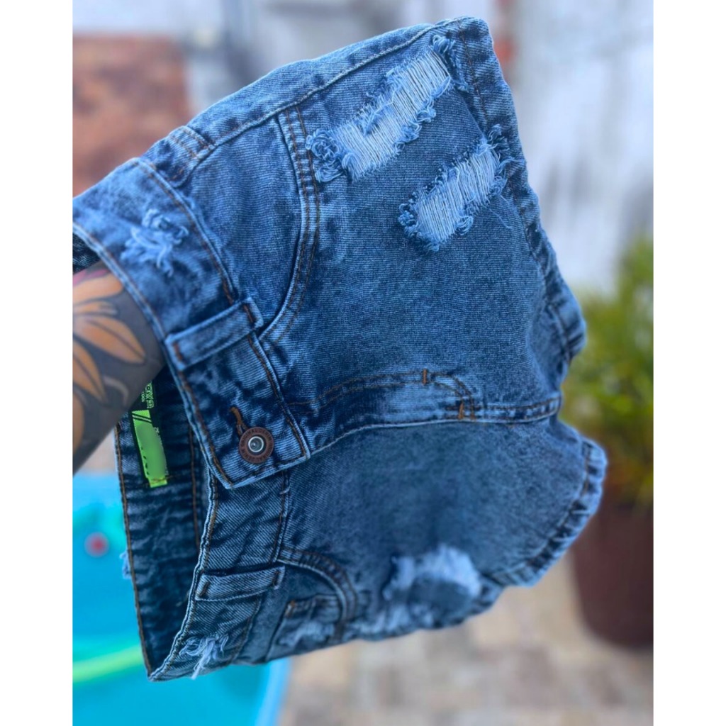 Short Jeans Feminino Cintura Alta Bermuda Cós Alto Desfiado Básico e Versátil