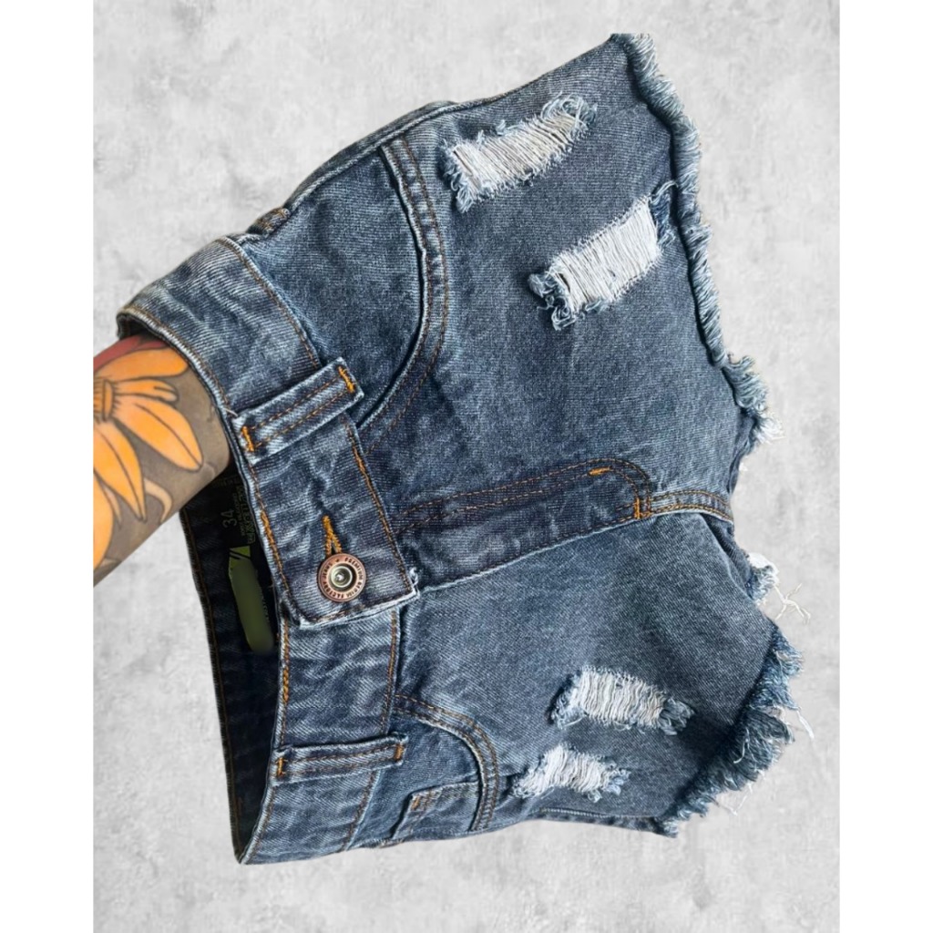 Short jeans feminino cintura alta Destroyed Hot Pants Desfiado Blogueira