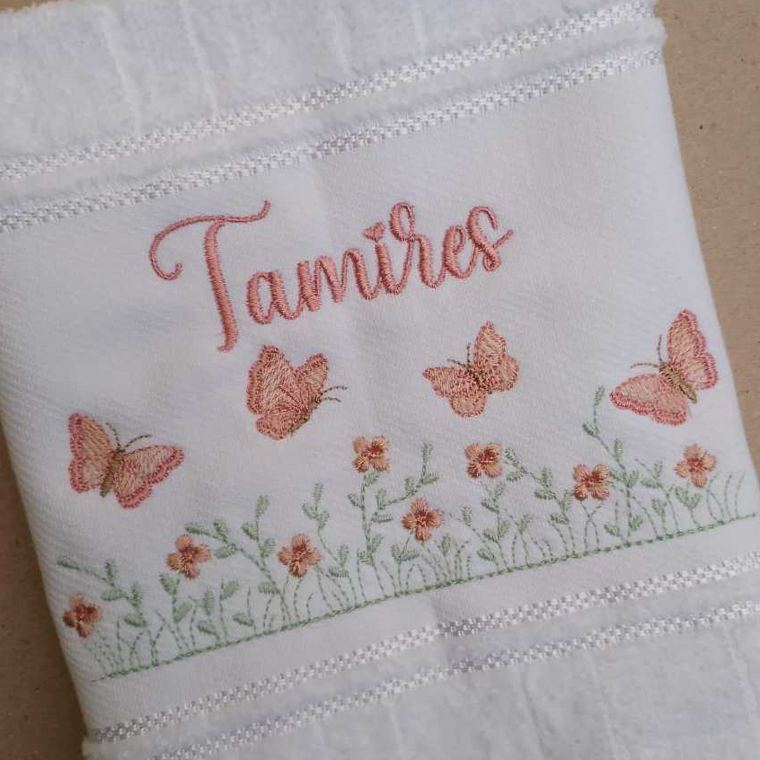 Toalhinha de Boca Personalizada  - Para Menina - com Jardim e Nome Bordado- Ideal para Mão e Boca
