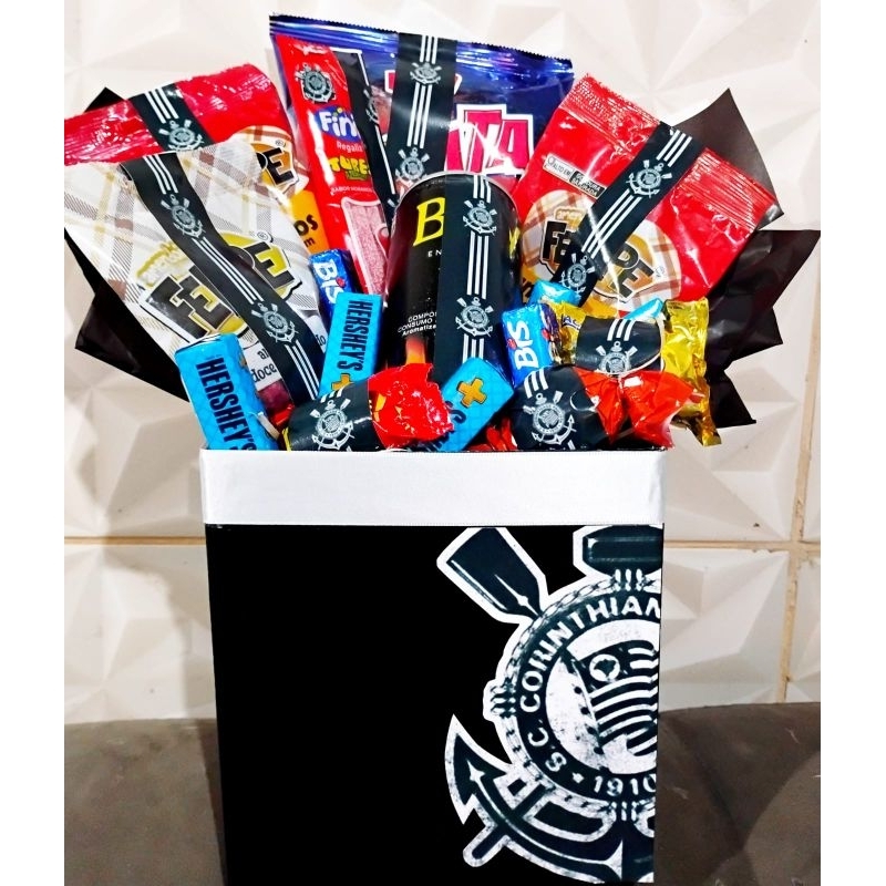 Cesta do Corinthians/Guloseimas/chocolate. Presente dia namorados/dia dos pais/Aniversário.