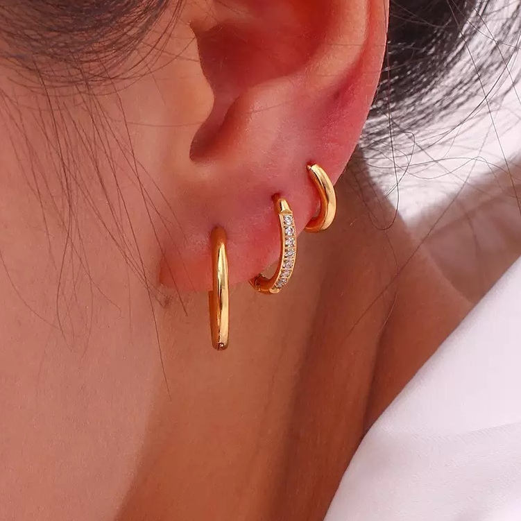 KIT 3 Pares de Brincos Trio em Argolas Feminio Cravejada Banhada em Ouro 18k e Prata 925.