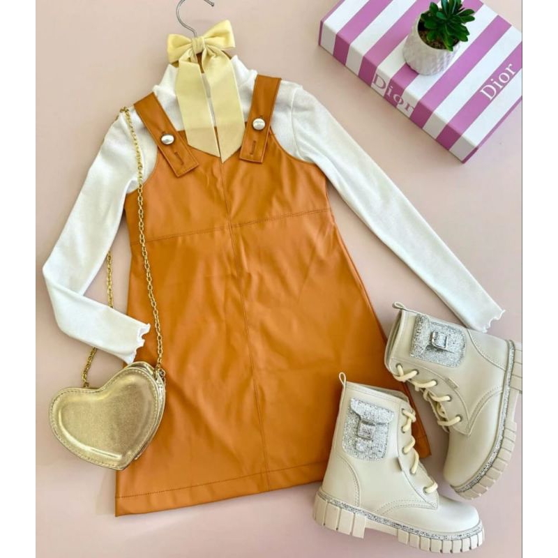 CONJUNTO JARDINEIRA SALOPETE E BLUSA