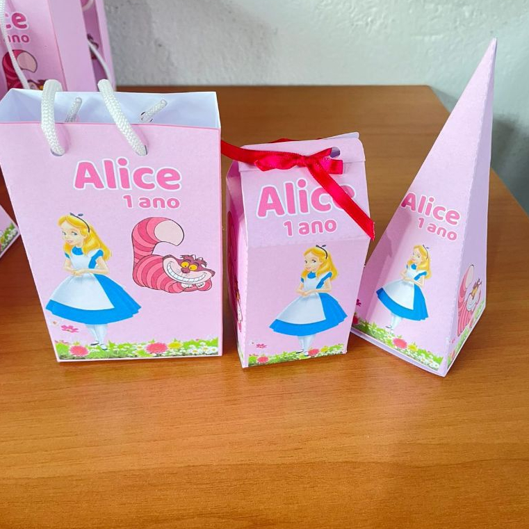 Kit Festa personalizada ALICE NO PAIS DAS MARAVILHAS Caixa milk+ Cone+ sacolinha festa infantil