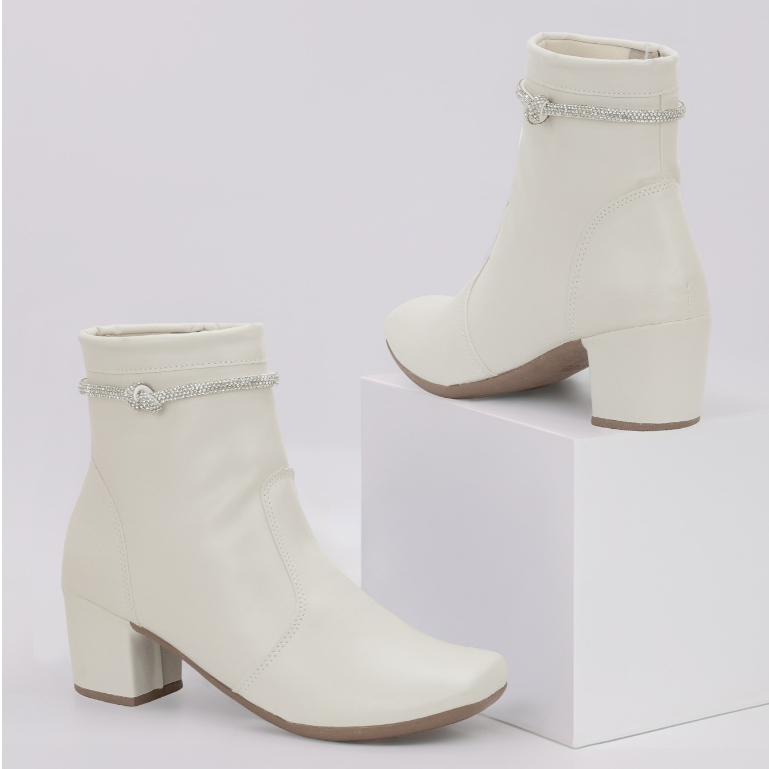 Coturno Feminino Off White Cano Curto Salto Grosso Confortável Fivela Brilhante Elegante Ref: 180