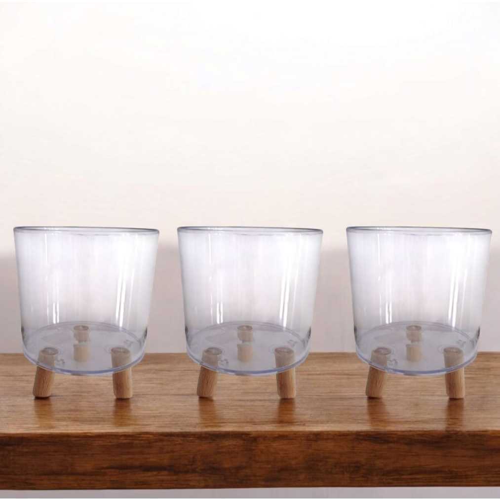 Kit  de 3 Vasos Cachepot Plásticos Transparentes Com Pés De Madeira 15x19cm ideal para decoração
