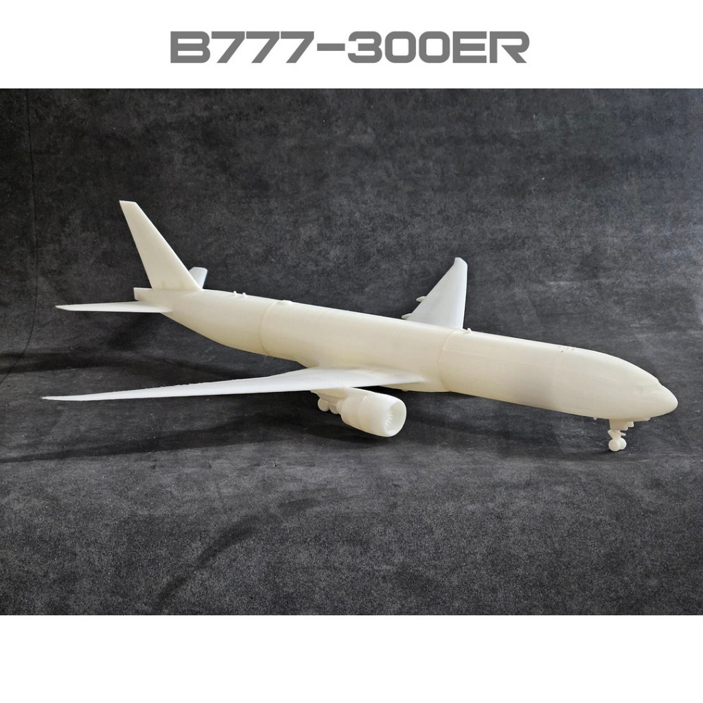 Avião Boeing B777-300ER Maquete Escala 1:144 Plastimodelo