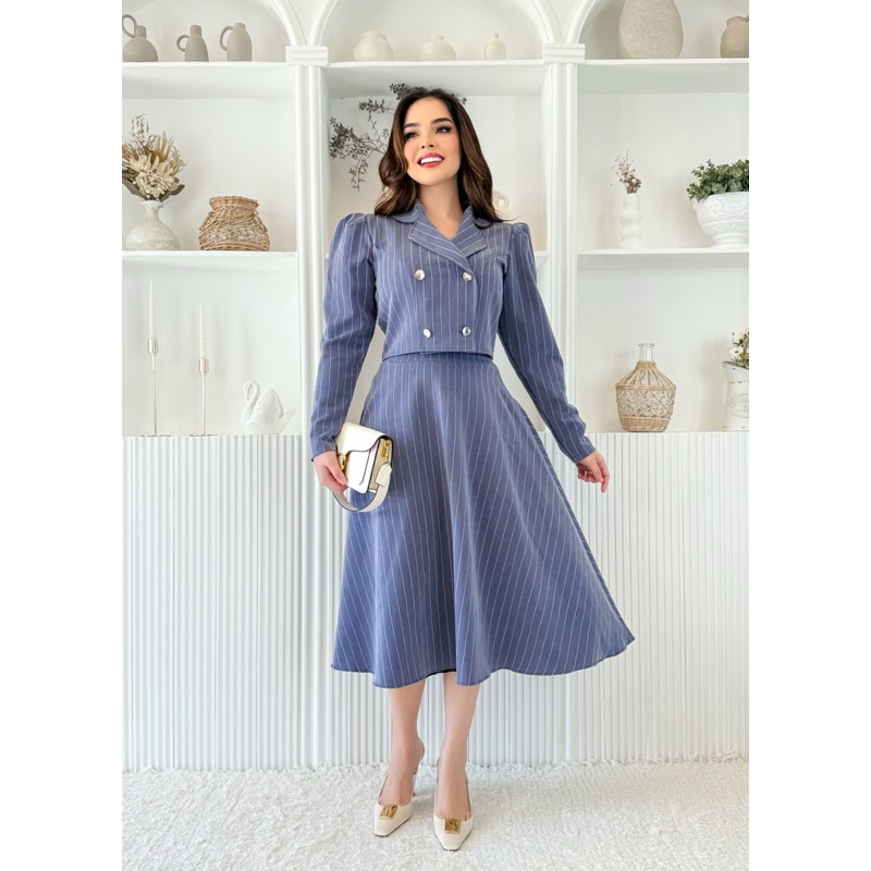 Conjunto Feminino em Alfaiataria Lançamento Saia Godê e Blazer com Botões Funcionais Frio Inverno