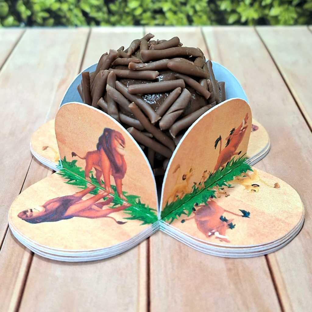 Forminhas 4 Pétalas Personalizada para Doces Brigadeiro, Aniversário, Festa Rei Leão