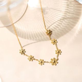 Colar feminino de aço titânio 18K com design de nicho, girassol e margarida, corrente de clavícula de verão, maré não de em Oferta na Shopee