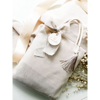 Kit 5 Sacolas de Linho com Laço e Tag com Nome Personalizado para Embalagem de Presente em Oferta na Shopee