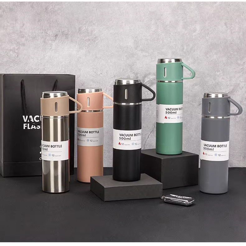 Caneca Kit Garrafa Térmica Vacuum Bottle Inox 500ml + 3 Xícaras Bebidas Fria ou Quente