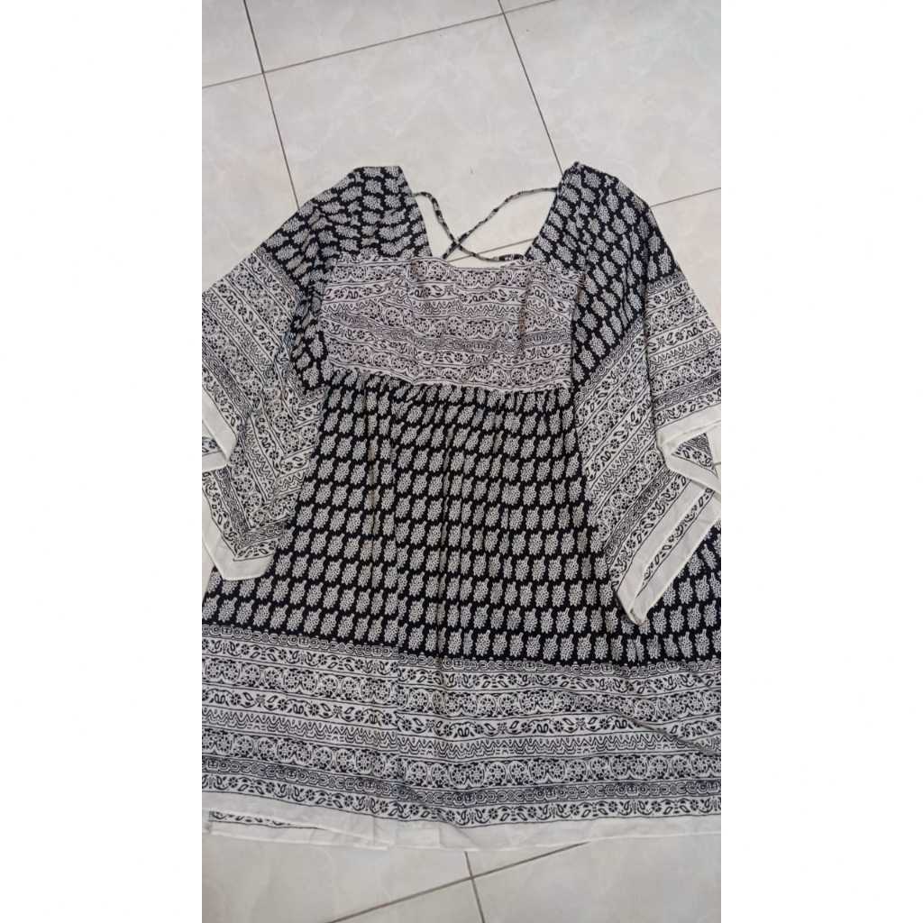 Vestido indiano curto preto e branco tamanho GG