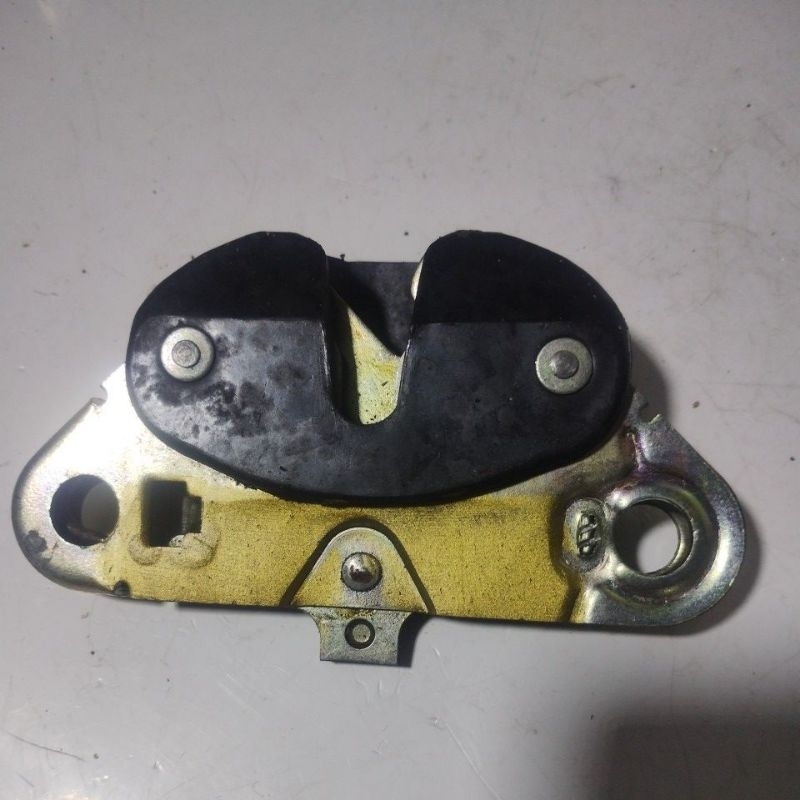 fechadura porta malas alfa Romeo