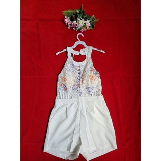 Macacão Macaquinho curto estampado branco com renda Floral com bojo Luxo - PROMOÇÃO