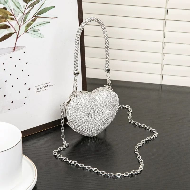 A mais recente mini bolsa, em forma de coração com fecho magnético, duas alças podem ser combinadas à vontade#7005