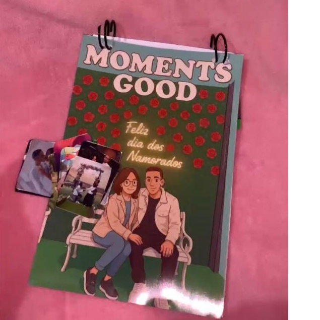 MOMENTS GOODS DE CASAL LIVRO DE COLORIR +ALBUM DE FIGURINHA
