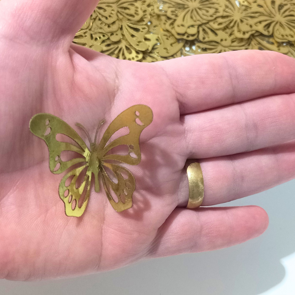 50 Borboletas Papel Laminado Dourado Para Topo de Bolo - Festa - Aniversário - Decoração de Bolo em Oferta na Shopee