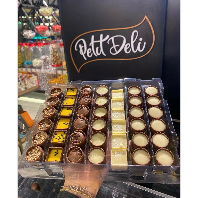 Doces finos Cacau Show Petit Dali 42 unidades sobremesa de casamento, aniversário, festa