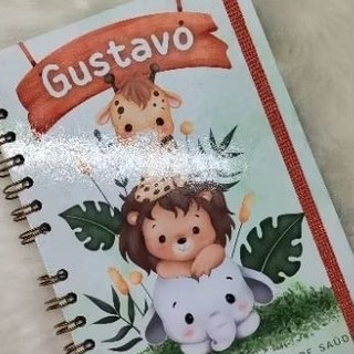Caderneta de Vacinação Personalizada Infantil Safari – Capa Dura com Nome do Bebê