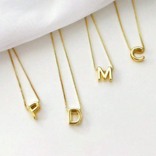 [SemiJóia] Colar letra promoção Veneziana Pingente Letra Banhada a Ouro 18K