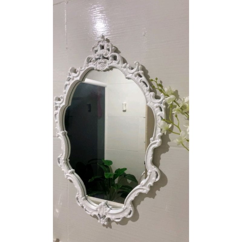 Espelho  provençal com moldura de resina, reflexo, imagem, vidro