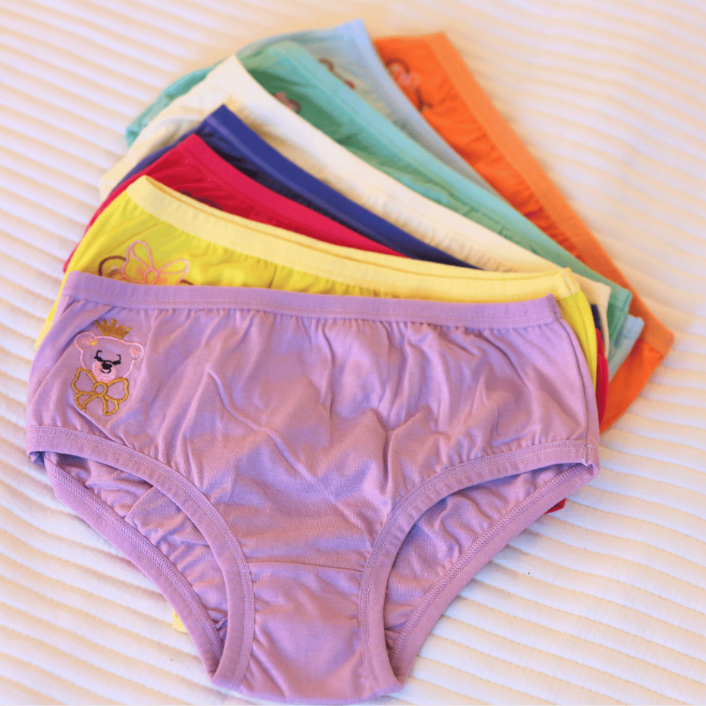 Kit Com 7 calcinhas de algodão bordada infantil antialérgica confortavél