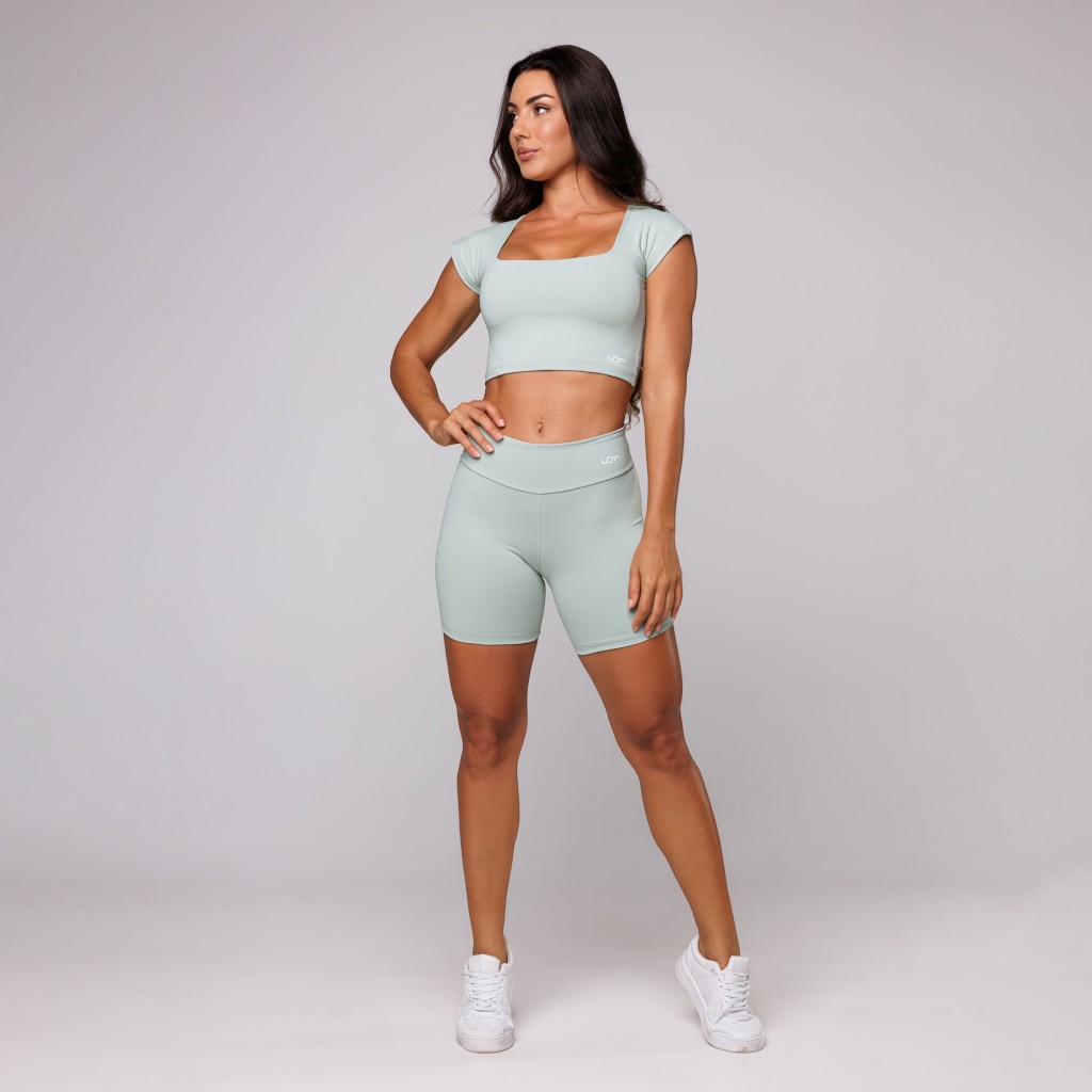 Conjunto Fitness Feminino Top Decote Quadrado e Short Liso Básico Academia Treino Coleção Essential