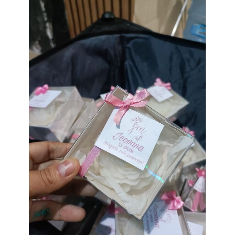 Vela na caixinha / vela Rosas na caixinha com tag/acetato/vela aromática/15 anos