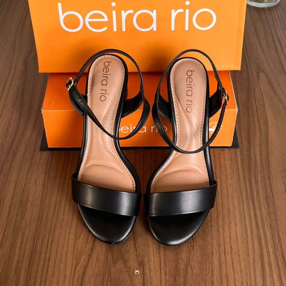 Sandália Feminina de tira Beira Rio Casual confortável com salto quadrado médio