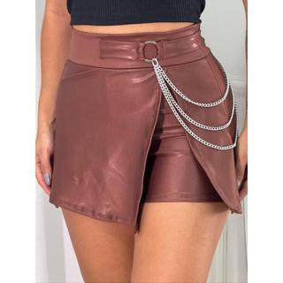 Short Saia com Corrente Lateral Argola Detalhe em Dourado Festa Couro Tendencia