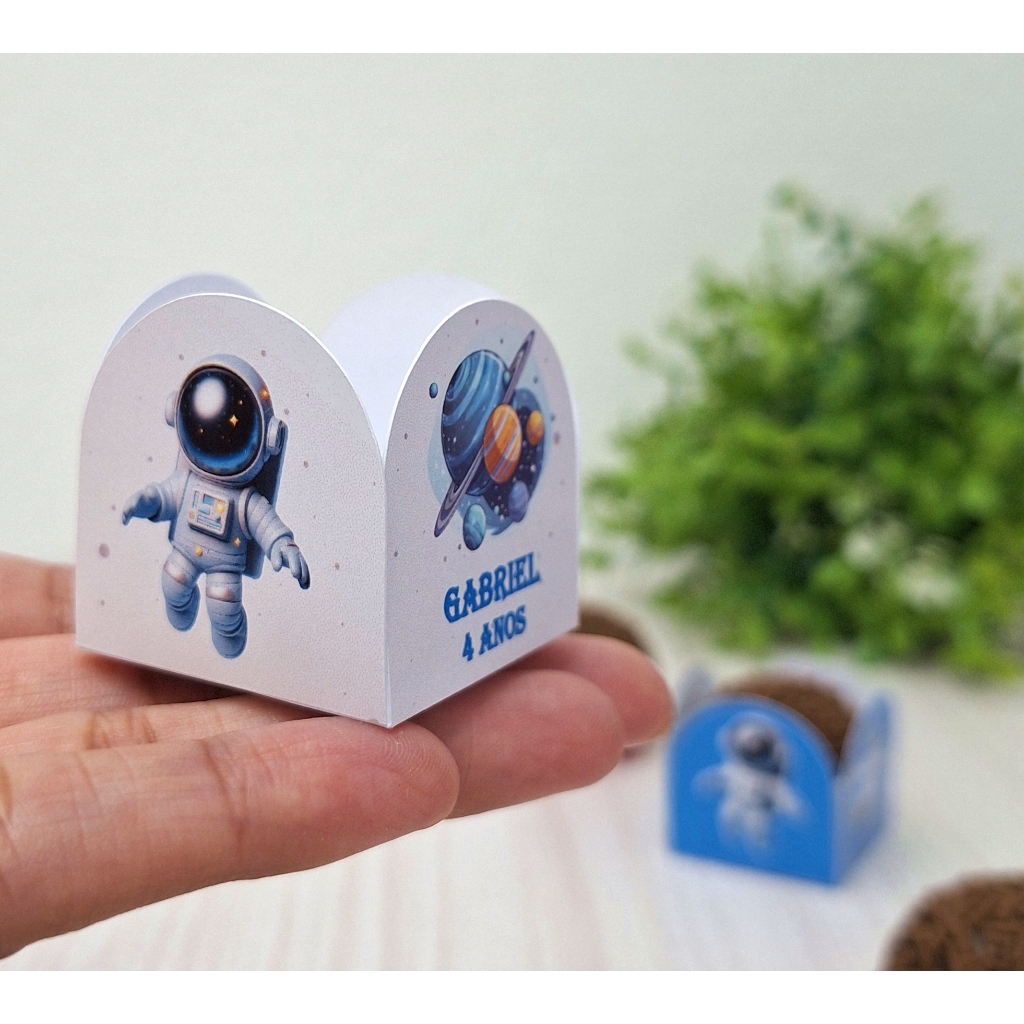 24 a 96 Forminha de doce brigadeiro Personalizada ASTRONAUTA - 4 pétalas - Festa de aniversário