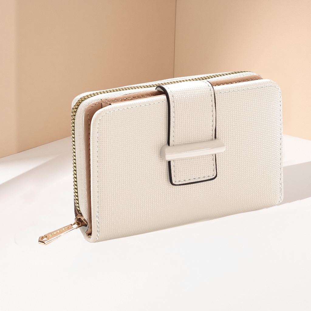 Carteira feminina media com pompom porta cartões documentos e moedas presente LX333 em Oferta na Shopee