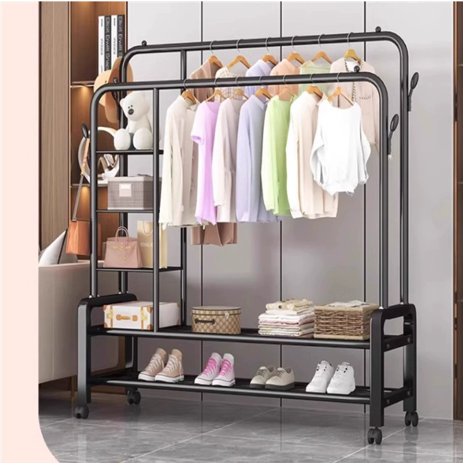 Cabideiro, guarda-roupa, sapateira, varal de ferro para secar roupa com prateleiras e rodízios.